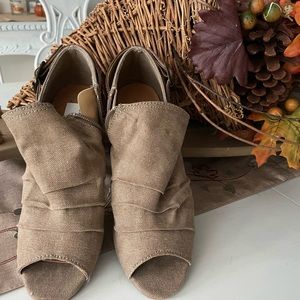 Sugar Tan Open-Toe Linen Heels